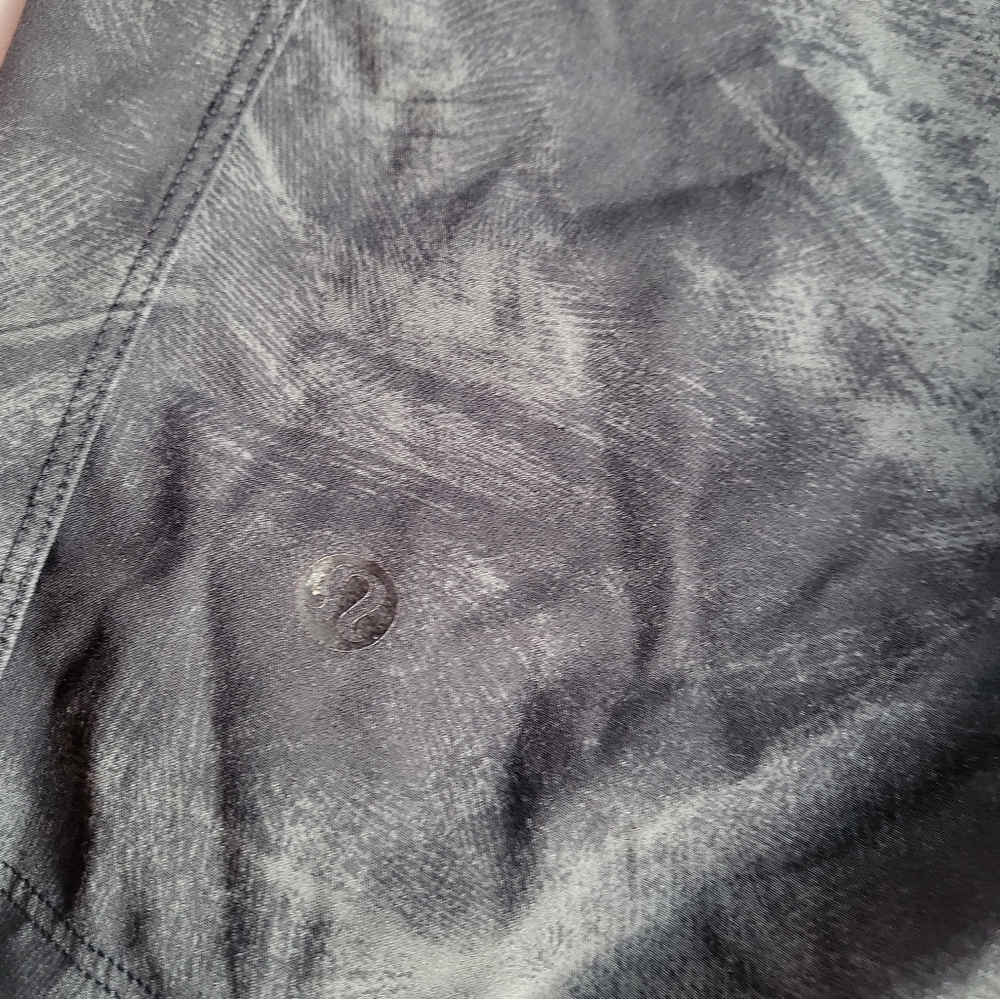 Lululemon - Picture 3 of 5